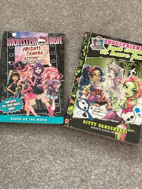 MONSTER HIGH Book set of 2